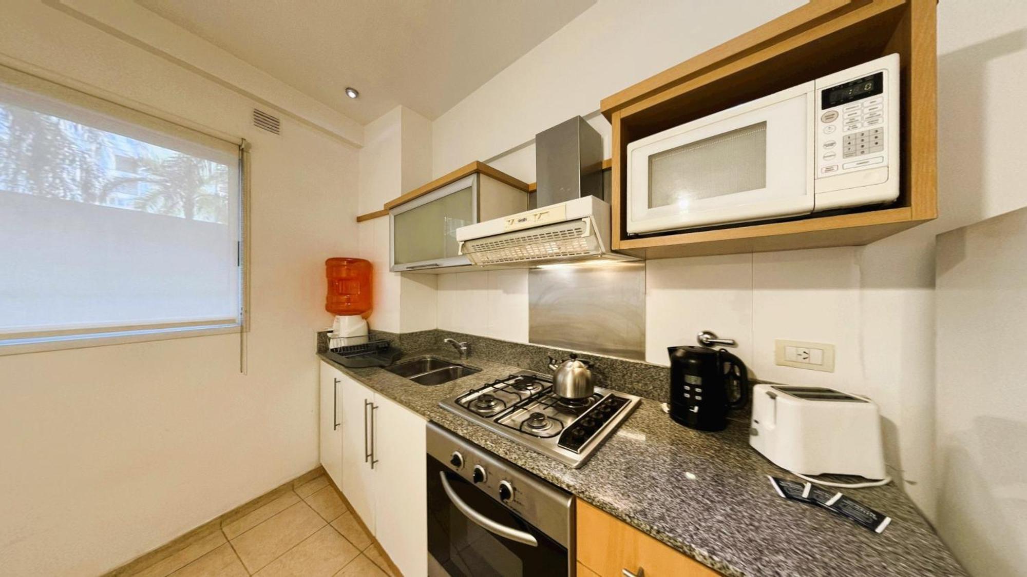Comfortable And Spacious, Steps From Parque Heras