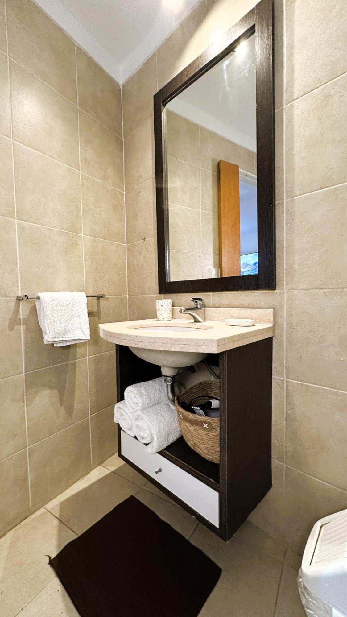 Comfortable And Spacious, Steps From Parque Heras *